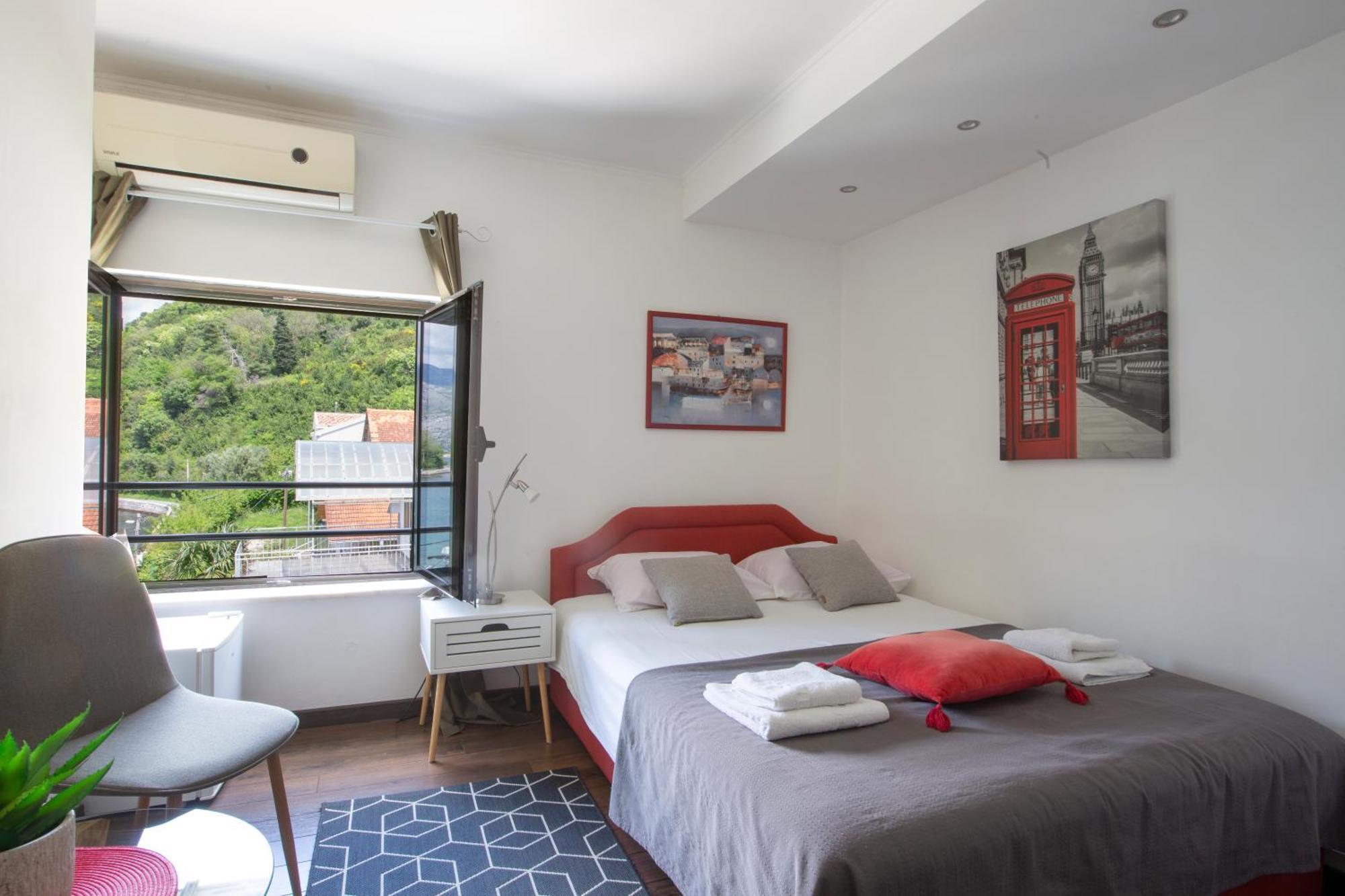 Apartments Maxhit Tivat Exterior foto