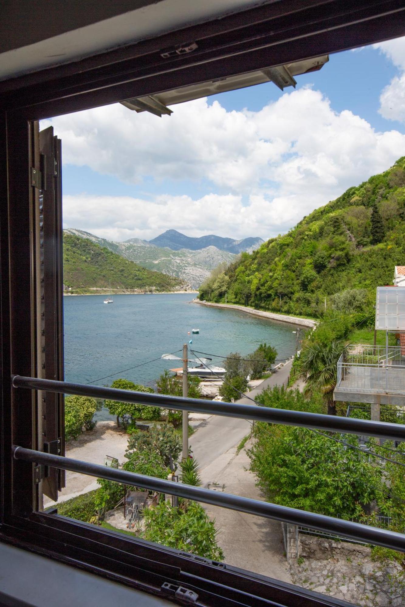 Apartments Maxhit Tivat Exterior foto