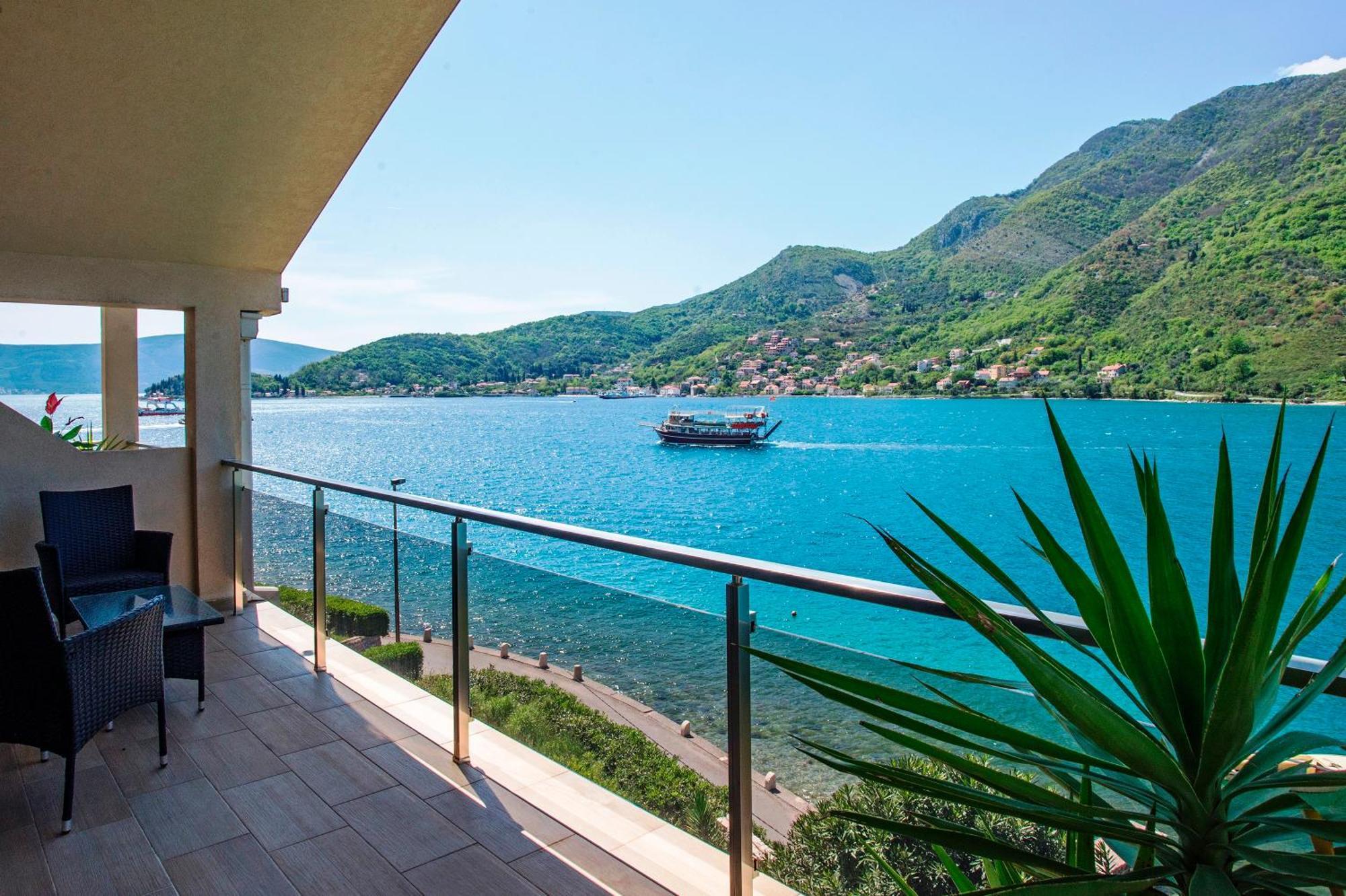 Apartments Maxhit Tivat Exterior foto